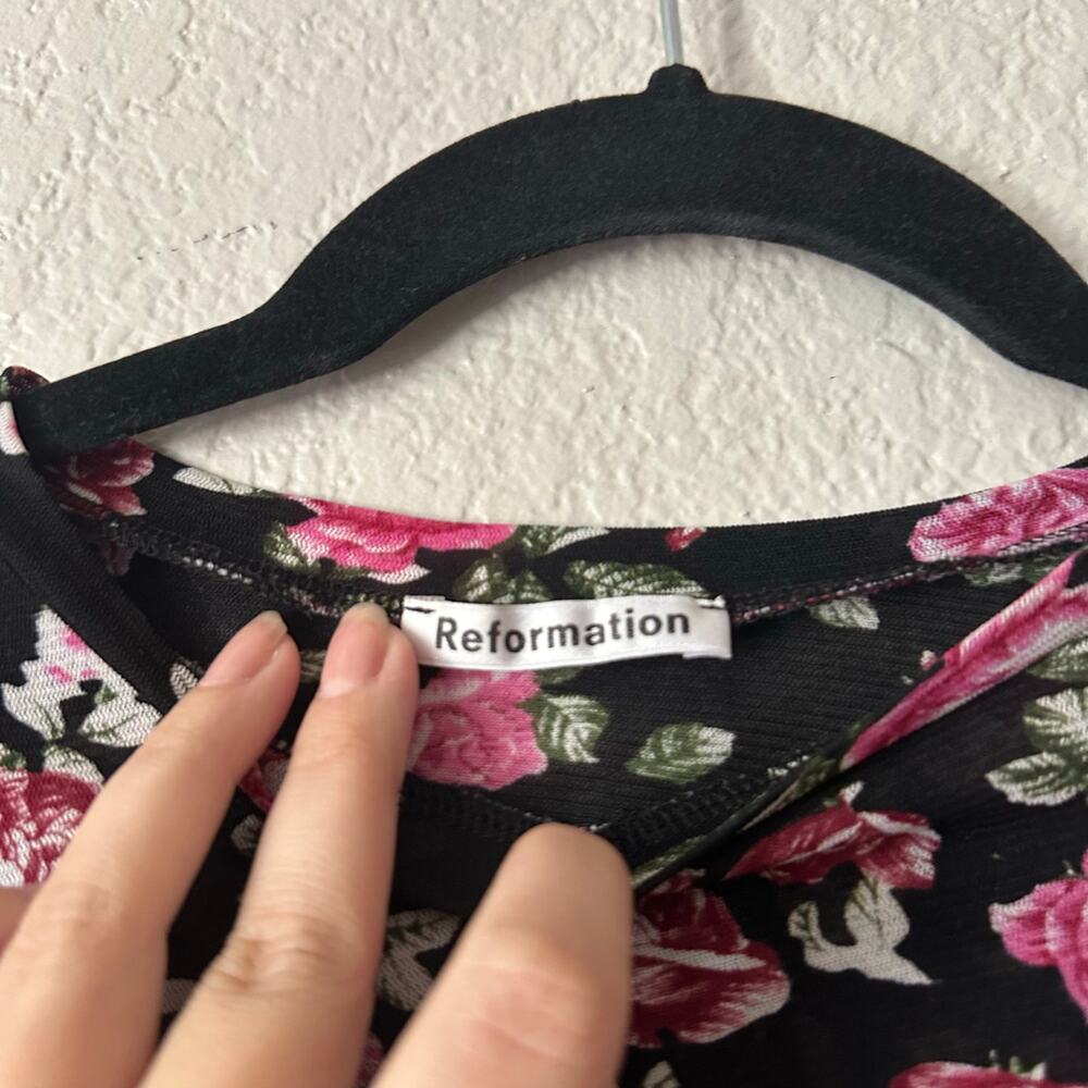 Reformation Floral Buffie Short Sleeve Crop Top Black Pink Small - Picture 4 of 4